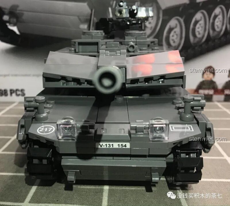 Mô hình Xe Tăng Leopard 2A7+ Jiazhi SY 0104 cùng các minifigure lính, đồ chơi quân sự cho bé trai 6 tuổi.