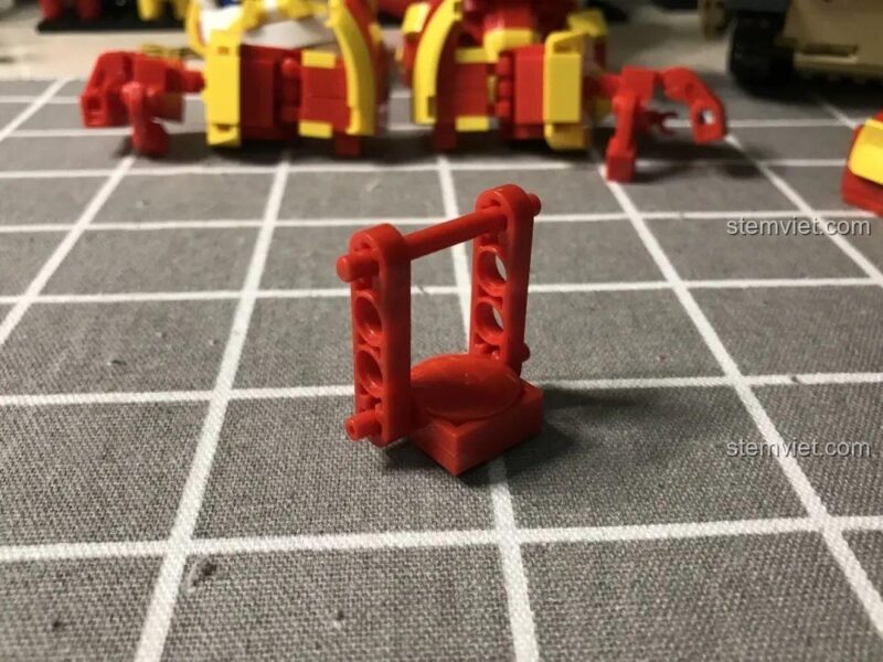 Phần tay đã hoàn thành của bộ lắp ráp Robot Vũ Sư, đồ chơi xếp hình Mech Vũ Sư, sẵn sàng cho lắp ráp cuối cùng.