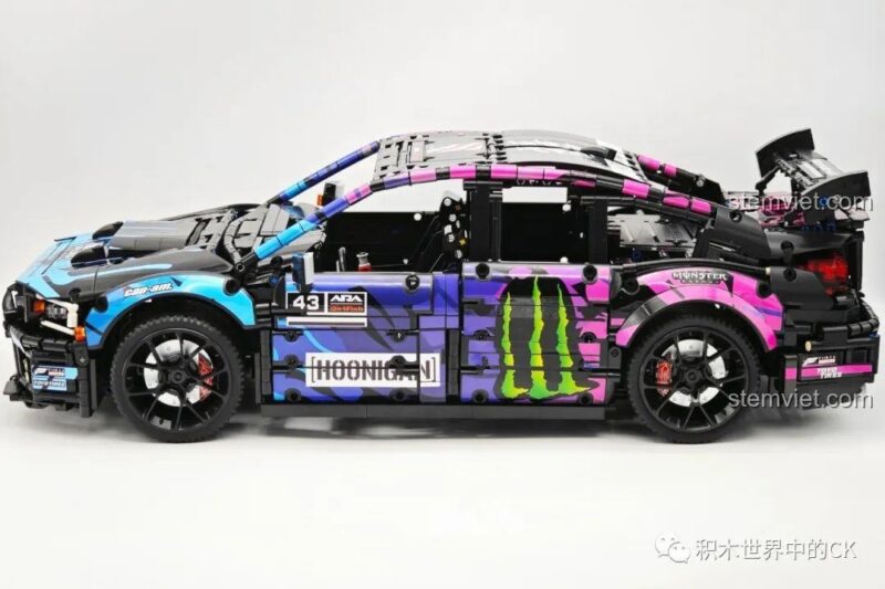 Mô hình xe Subaru WRX STI Jie Star 57010 hoàn chỉnh với thiết kế graffiti nổi bật, đồ chơi lắp ráp cho bé trai.