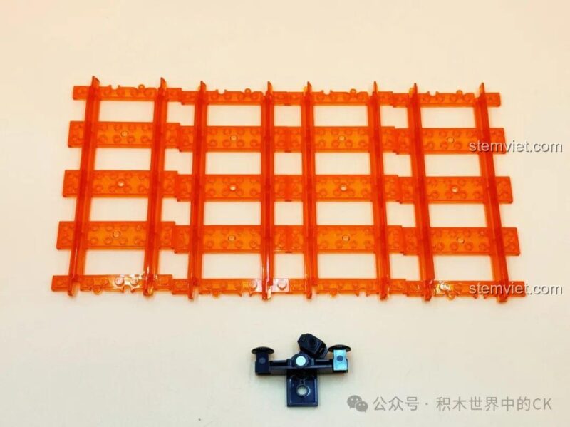 Các mảnh ghép và đường ray của bộ lắp ghép JIESTAR 58113 Tàu Sao Băng, đồ chơi lắp ráp cho bé trai 8 tuổi