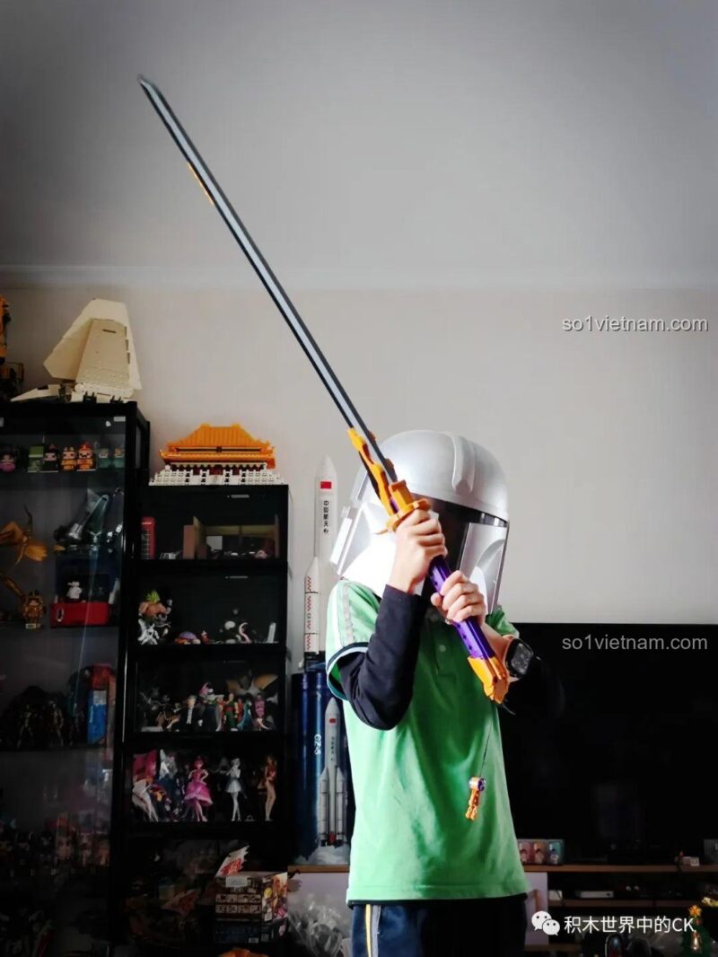 Cosplay nhân vật Genshin Impact với Mô hình Kiếm "Wolf's Gravestone"
