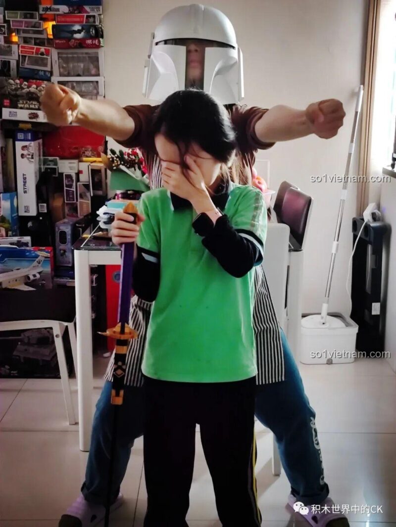 Cosplay nhân vật Genshin Impact với Mô hình Kiếm "Wolf's Gravestone"