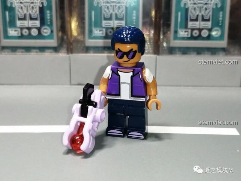 Minifigure Brock Brawl Stars JiSi 1702 nhìn từ cạnh, chi tiết kính râm
