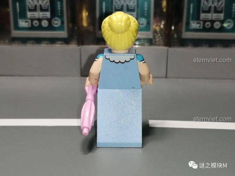 Minifigure Piper Brawl Stars JiSi 1702 nhìn từ lưng, váy xòe đẹp mắt