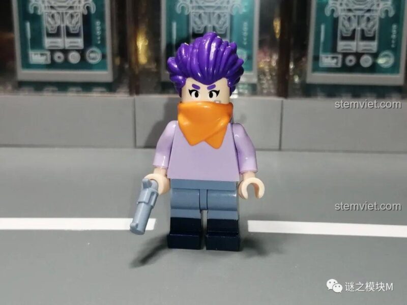 Minifigure Shelly Brawl Stars JiSi 1702 nhìn từ cạnh, chi tiết khăn rằn