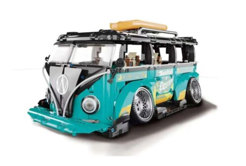Ảnh chụp chính diện bộ lắp ráp Xe Cắm Trại Volkswagen T1 K Box 10510, một mô hình xe bus màu xanh lơ với phong cách low-rider độc đáo, phù hợp cho con trai 14 tuổi.