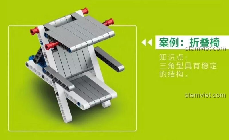 Công cụ học tập vật lý KJ 30093 lắp mô hình ghế xếp, giúp bé trai 6 tuổi học về kết cấu ổn định của hình tam giác.