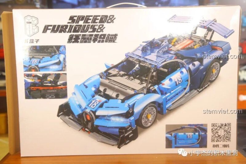 Chi tiết mặt sau hộp của đồ chơi lắp ghép Xe đua Bugatti Vision Gran Turismo, hiển thị các tính năng như cửa mở, động cơ và nội thất.