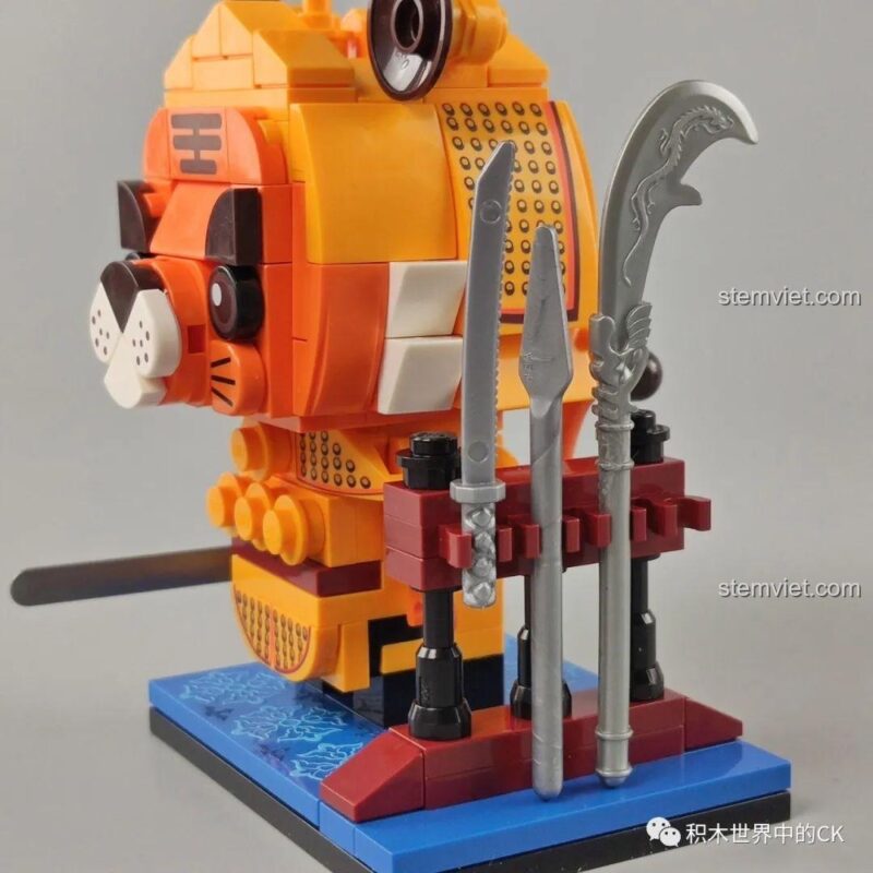 Góc nhìn cận cảnh mô hình Hổ Giám Chính Keeppley, bộ lắp ghép Rồng Giám Chính, chi tiết giáp và vũ khí.