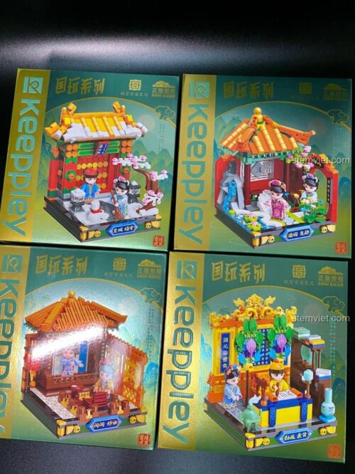 Mô hình Hoàng Thành Hí Tuyết Keeppley K10144 đã lắp ráp hoàn chỉnh, thể hiện cảnh quan Cố Cung mùa tuyết với chi tiết in ấn độc đáo, đồ chơi mô hình cho trẻ 6+ tuổi.