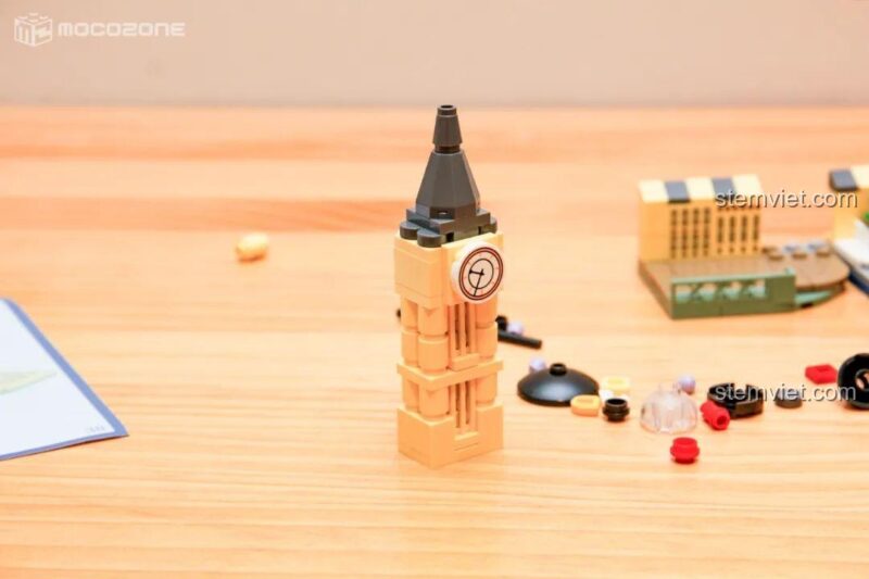 Minifigure Kudo Shinichi và Mouri Ran trong bộ xếp hình K20705, thể hiện sự tương tác giữa các nhân vật, cho bé 8 tuổi.