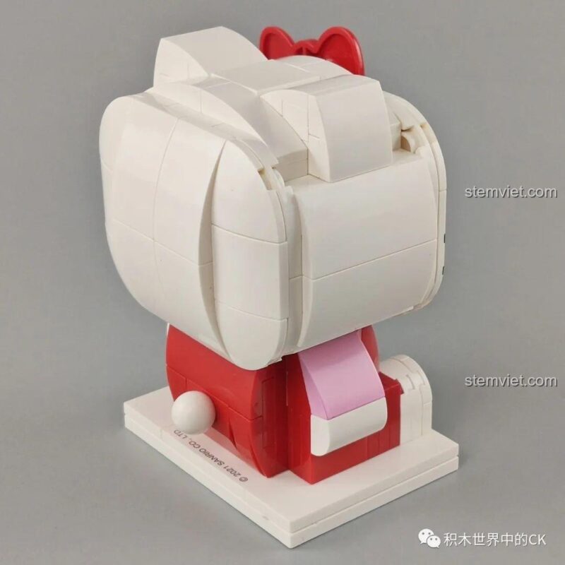 Góc nhìn từ trên cao xuống của mô hình Keeppley K20801 Hello Kitty, thể hiện rõ hình dáng đầu và chiếc nơ.