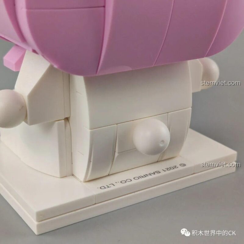 Mô hình My Melody K20802 nhìn từ phía sau.