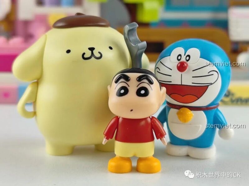 Figure Hello Kitty K20807 với thiết kế dễ thương, màu sắc tươi sáng, là điểm nhấn của bộ đồ chơi mô hình Hello Kitty.