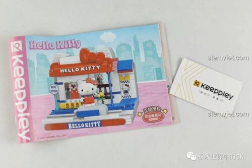 Kích thước hộp đồ chơi lắp ráp Trạm xe buýt Hello Kitty K20807, chi tiết rõ ràng, phù hợp bé gái 6 tuổi.