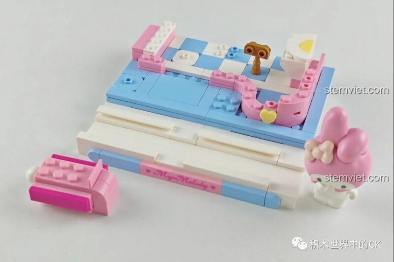 Mặt sau figure My Melody trong bộ lắp ghép Keeppley K20808, chi tiết hoàn thiện, phù hợp bé gái.