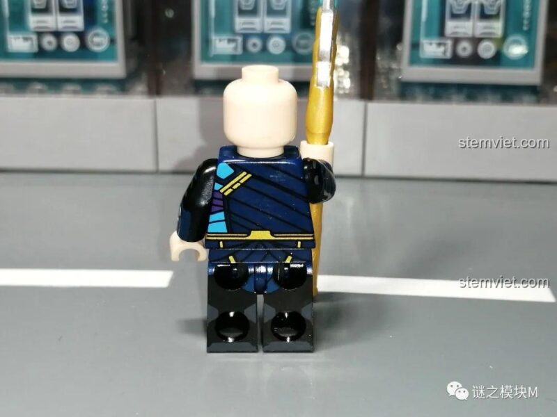 Ảnh chụp thực tế minifigure Loki trong bộ suit xanh đậm (KF1550).