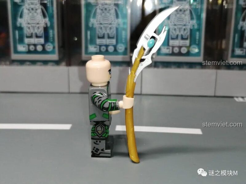 Mặt sau của minifigure Loki suit xanh đậm KF1550.