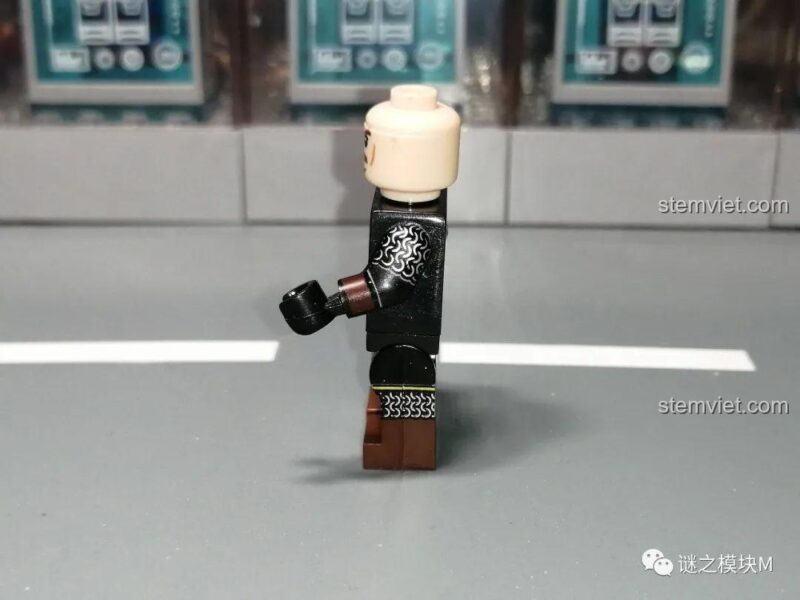 Chi tiết in ấn mặt sau minifigure lính Gondor KORUIT KT1014, đồ chơi mô hình Chiến binh Gondor.