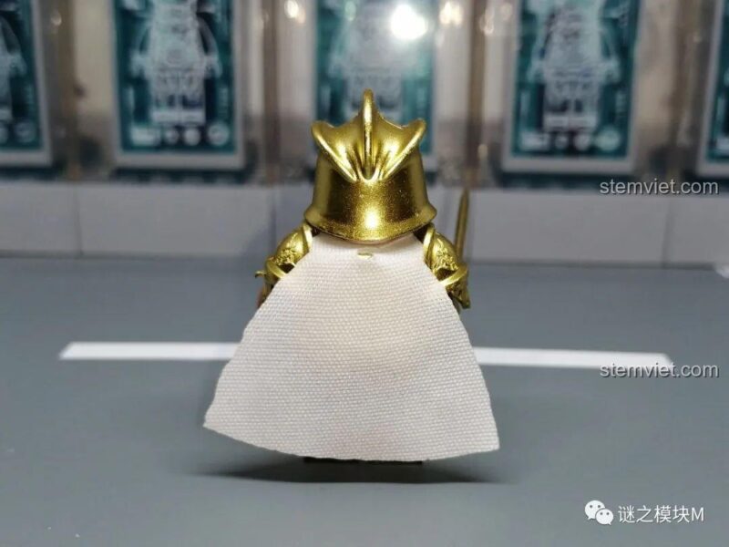 Ảnh review minifigure Koruit XP-132 Barristan Selmy trong bộ giáp bạc, một trong những đồ chơi mô hình Barristan Selmy được yêu thích.
