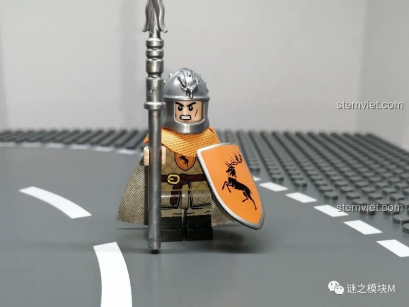 Ảnh review minifigure Lính giáo Baratheon từ bộ đồ chơi mô hình Quân đội Baratheon KT 1029.