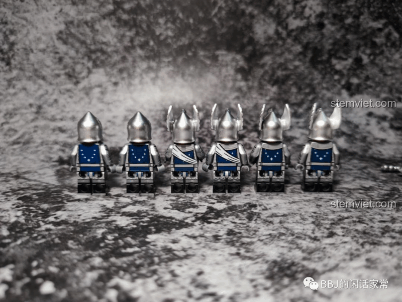 Mặt sau các minifigure KORUIT KT1051, đồ chơi mô hình Lính Gondor, thể hiện chi tiết in ấn.