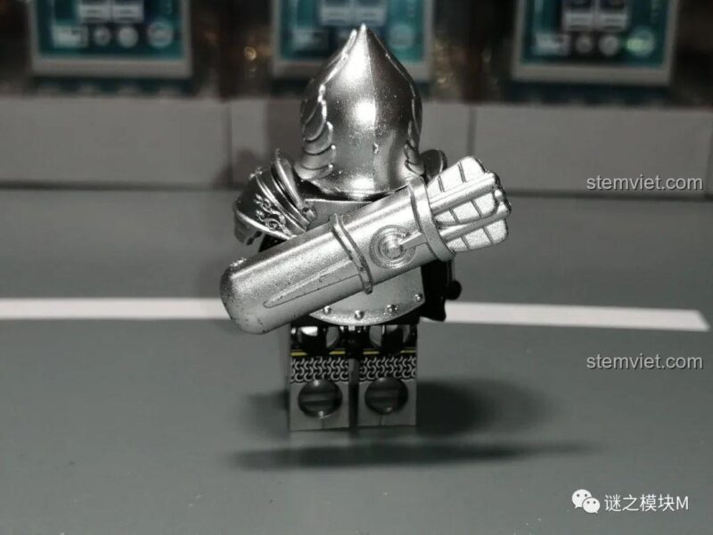 Chi tiết giáp dài mặt sau của minifigure KORUIT, bộ đồ chơi Kỵ Sĩ Thiên Nga Dol Amroth.