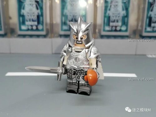 Ảnh review chi tiết minifigure Vệ Vương Koruit KT1019 mặc giáp vàng, một phiên bản khác của Hiệp sĩ Barristan Selmy XP-132.