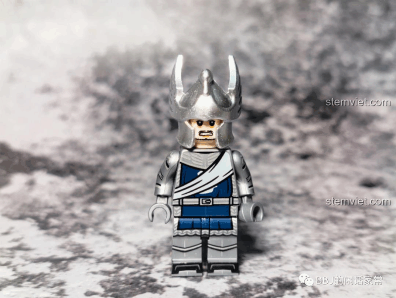 Minifigure KORUIT XP-390 Lính Cầm Thương Hiệp Sĩ Thiên Nga Dol Amroth trang bị đầy đủ thương và khiên, sẵn sàng chiến đấu, đồ chơi mô hình chất lượng cao.