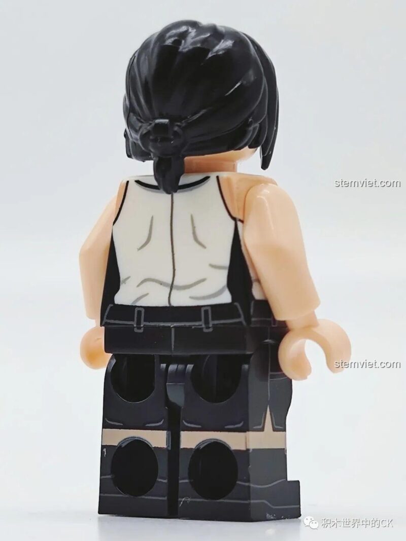 Minifigure Bomb Devil XP-513 nhìn từ bên cạnh.