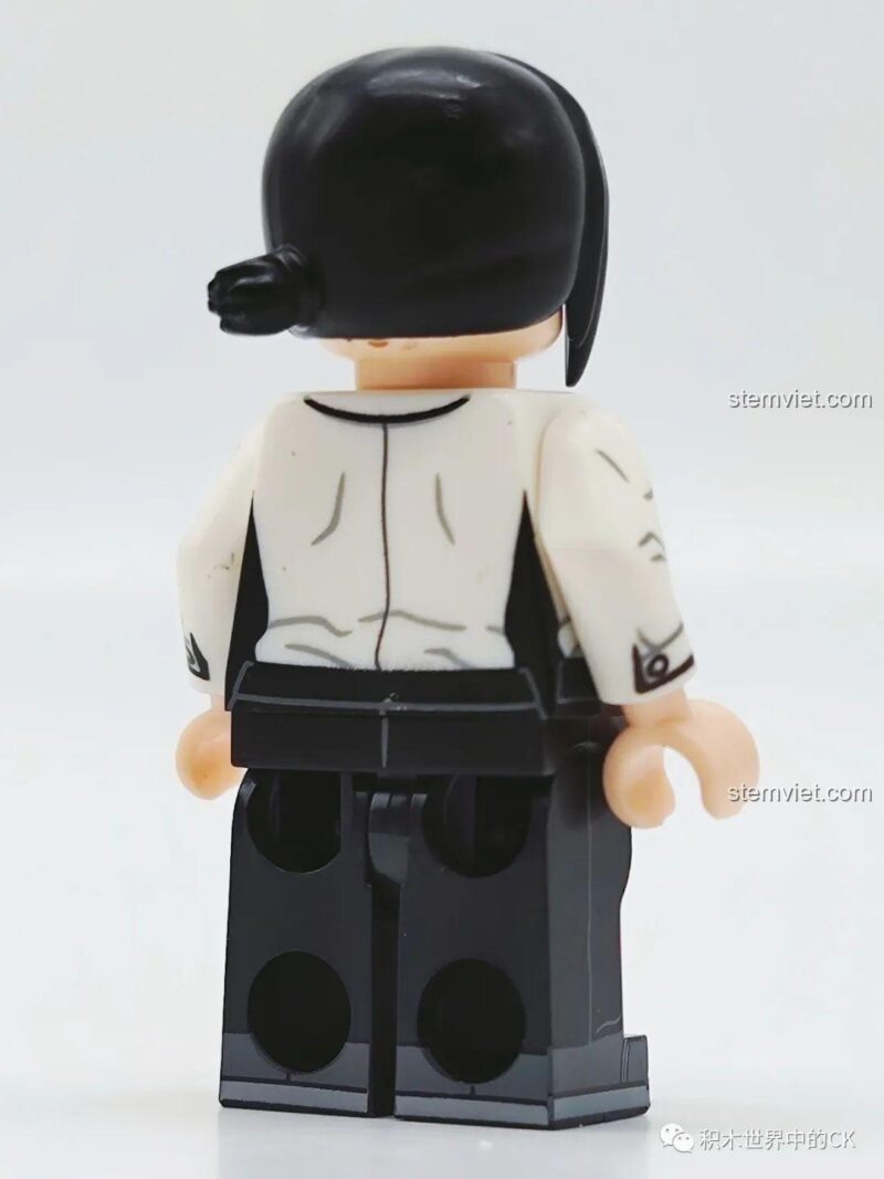 Minifigure Makima XP515 cầm phụ kiện còng tay, thể hiện quyền năng thao túng của Quỷ Chi Phối. Bộ đồ chơi KORUIT 515 dành cho fan Chainsaw Man.