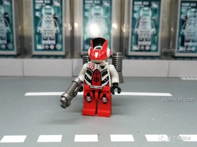 Robot 0700 LELE, đội đỏ, chất lượng tốt, phù hợp bé trai 7 tuổi, đáng tiền.