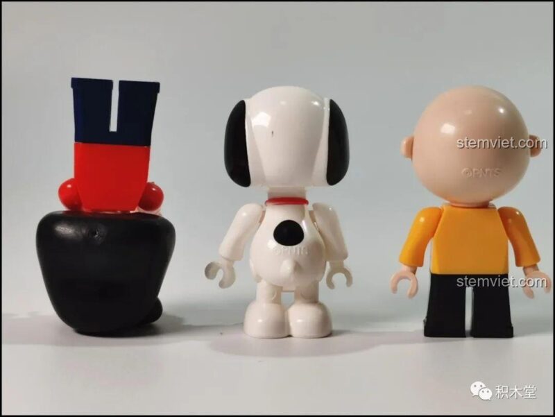 Ba minifigure Snoopy, Charlie Brown và Lucy van Pelt của bộ đồ chơi LiNooS LN8006 Snoopy Hội Chợ Đường Phố và Xe Buýt Trường Học, nhân vật hoạt hình kinh điển