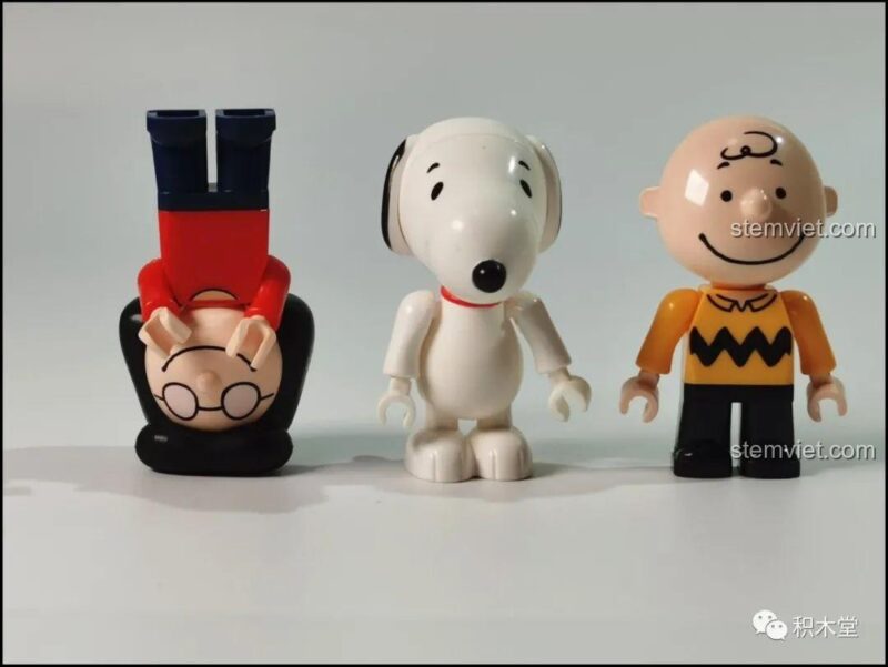 Các mảnh ghép thừa sau khi hoàn thành bộ lắp ghép LiNooS LN8006 Snoopy Hội Chợ Đường Phố và Xe Buýt Trường Học, đảm bảo không thiếu chi tiết