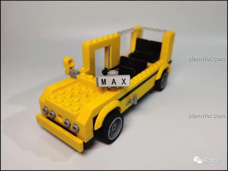 Mô hình xe buýt trường học của bộ lắp ghép LiNooS LN8006 Snoopy Hội Chợ Đường Phố và Xe Buýt Trường Học đã có bánh xe, sẵn sàng di chuyển