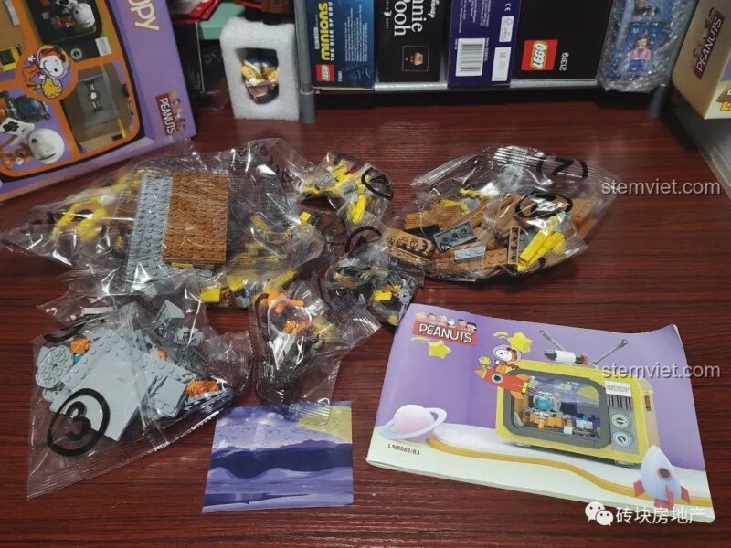 Bộ đồ chơi Snoopy TV Chủ đề Không gian - LiNooS LN8081 - Hình dán