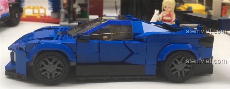 Bộ xếp hình LW 5009 Xe thể thao Corvette C8.R nhìn từ bên hông. Món quà tuyệt vời cho bé trai.