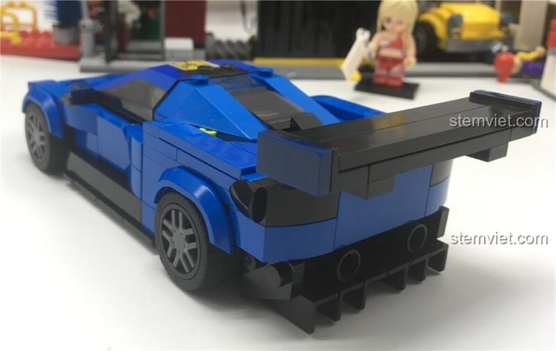 Đuôi xe của đồ chơi lắp ghép 5009 Siêu xe Chevrolet Corvette. Thiết kế khí động học ấn tượng.