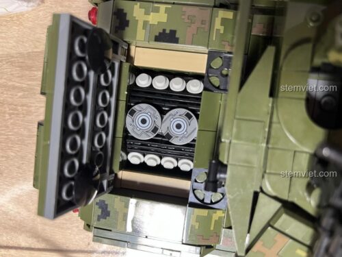 Đồ chơi lắp ráp LWCK 90001 Xe Tăng Chủ Lực 99A, chi tiết nội thất bên trong với đạn dược, phù hợp bé trai 6 tuổi.