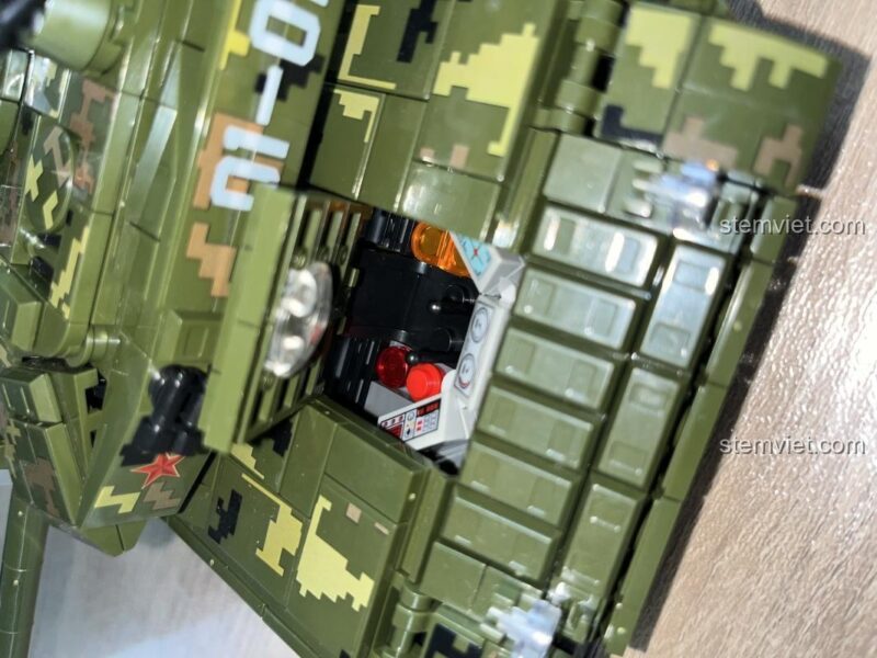 Mô hình Xe Tăng 99A LWCK 90001, chi tiết nội thất động cơ bên trong, đồ chơi quân sự chất lượng cao.