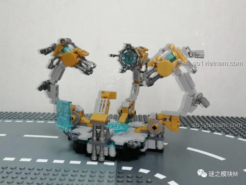 Tấm nền lớn của bộ lắp ghép LY 76028 Kho Giáp Iron Man, tạo không gian rộng rãi cho căn cứ