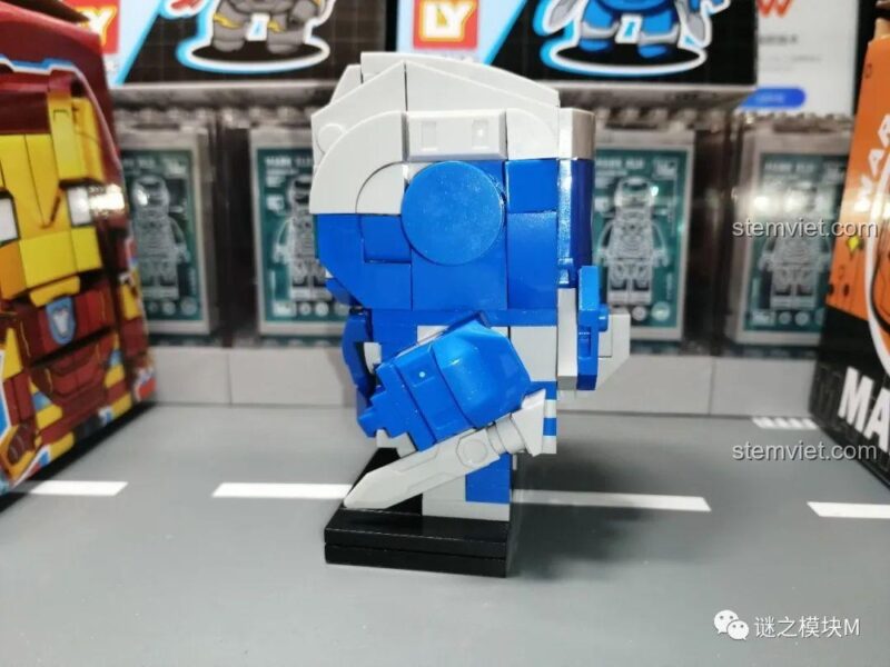 Mô hình War Machine nhìn từ phía trước, từ LY Iron Man Mark LXXXV 76063, đồ chơi lắp ghép cho bé trai 6 tuổi.