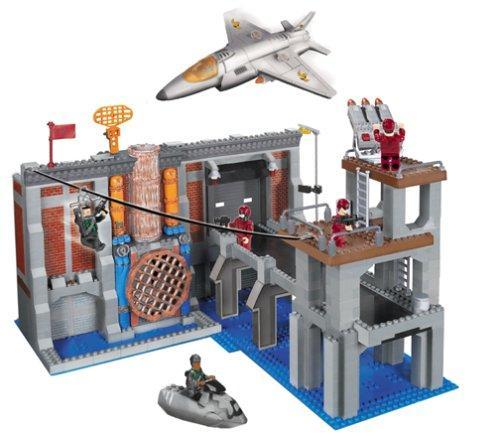 Bộ đồ chơi Mega Bloks 5530 Bảo vệ Đập nước, căn cứ quân sự với máy bay và thuyền, 645 chi tiết cho bé trai 8 tuổi, giá tốt.