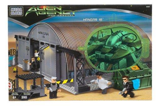 Hộp bộ lắp ráp Nhà chứa máy bay bí mật số 18 Mega Bloks 5621, đồ chơi xây dựng chủ đề người ngoài hành tinh cho bé trai 6 tuổi.