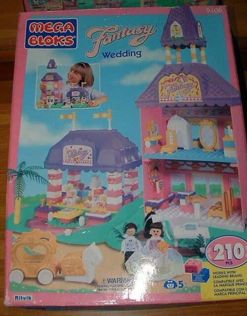 Bộ lắp ghép Mega Bloks 9406 Đám Cưới Cổ Tích, hộp sản phẩm màu hồng tím, có hình bé gái 5 tuổi đang chơi, cô dâu chú rể minifigures, 210 mảnh ghép, đồ chơi mô hình giá tốt cho bé gái.