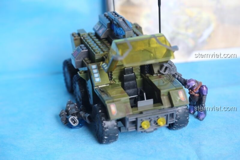 Buồng lái mở của Xe UNSC Gremlin Mega Bloks 96818, cho phép đặt minifigure