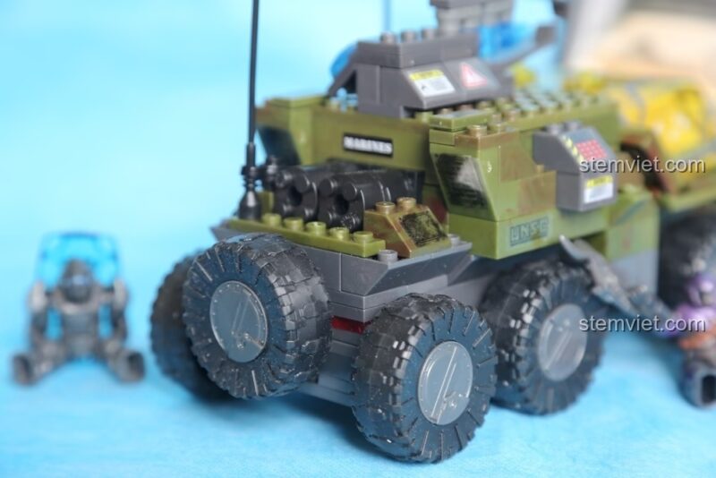 Góc nhìn phía sau Xe UNSC Gremlin Mega Bloks 96818, chi tiết vũ khí