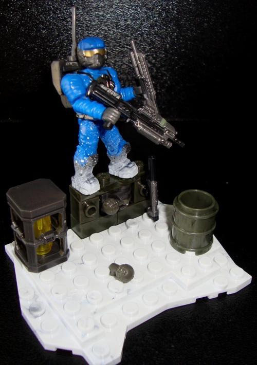 Bộ đồ chơi Mega Bloks 97043 Minifigure Halo chiến binh tuyết xanh dương, lính Spartan với vũ khí chi tiết, phù hợp bé trai 8 tuổi, giá tốt.
