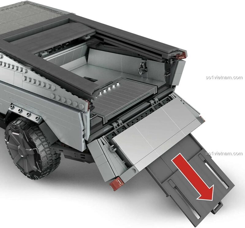 Cận cảnh cửa hậu mở của mô hình Tesla Cybertruck Mega Bloks GWW84 với các chi tiết cơ khí