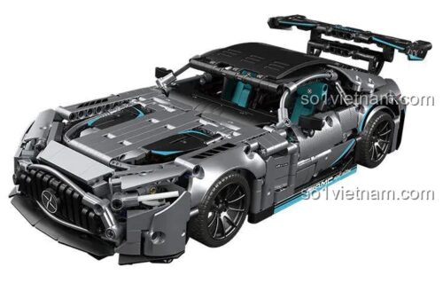 Mô hình hoàn thiện của bộ xếp hình Xe thể thao Mercedes-AMG GT MJ 8620A, màu bạc kim loại ấn tượng.